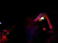 149_4914.JPG(303274 bytes) -- Canon-Canon PowerShot G3,  2004:11:20 01:23:08,  [2272 x 1704],  fl=N,  f= 7.2mm  (35mm equivalent: 36mm),  exptime=1.000 s ,  f/2.0