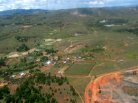 151_5122.JPG(1942878 bytes) -- Canon-Canon PowerShot G3,  2004:12:16 05:27:18,  [2272 x 1704],  fl=N,  f= 7.2mm  (35mm equivalent: 36mm),  exptime=0.0020 s  (1/500),  f/4.0