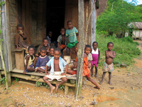 152_5245.JPG(1971260 bytes) -- Canon-Canon PowerShot G3,  2004:12:19 01:17:07,  [2272 x 1704],  fl=N,  f= 7.2mm  (35mm equivalent: 36mm),  exptime=0.0012 s  (1/800),  f/2.0