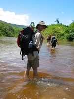 152_5267.JPG(1126712 bytes) -- Canon-Canon PowerShot G3,  2004:12:19 03:38:14,  [2272 x 1704],  fl=N,  f= 7.2mm  (35mm equivalent: 36mm),  exptime=0.0020 s  (1/500),  f/4.0