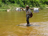 152_5271.JPG(962445 bytes) -- Canon-Canon PowerShot G3,  2004:12:19 03:40:54,  [2272 x 1704],  fl=N,  f=15.8mm  (35mm equivalent: 80mm),  exptime=0.0020 s  (1/500),  f/4.0