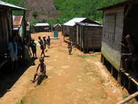 152_5276.JPG(2113700 bytes) -- Canon-Canon PowerShot G3,  2004:12:19 04:43:38,  [2272 x 1704],  fl=N,  f= 7.2mm  (35mm equivalent: 36mm),  exptime=0.0012 s  (1/800),  f/4.0