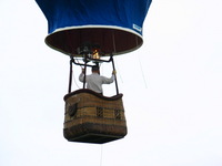 Canon PowerShot G3, 2005:10:07 09:58:35 -- 1/60 sec, f/3.0.  Flash, Compulsory, Red-Eye Reduce.2272x1704 Red-Eye Reduction (On).