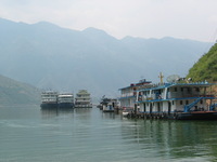 Canon PowerShot G3, 2006:06:21 12:19:18 -- 1/1000 sec, f/4.0.  No Flash, Auto.2272x1704 Red-Eye Reduction (Auto).