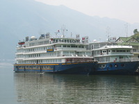 Canon PowerShot G3, 2006:06:21 12:20:11 -- 1/800 sec, f/4.0.  No Flash, Auto.2272x1704 Red-Eye Reduction (Auto).