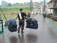 Canon PowerShot G3, 2006:06:22 13:00:54 -- 1/200 sec, f/4.0.  No Flash, Auto.2272x1704 Red-Eye Reduction (Auto).