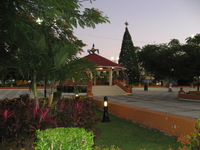 Canon PowerShot A710 IS, 2007:12:24 17:25:51 -- 1/60 sec, f/2.8.  Flash, Auto, Red-Eye Reduce.3072x2304 Red-Eye Reduction (Auto).