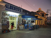 Canon PowerShot A710 IS, 2007:12:26 17:10:22 -- 1/60 sec, f/2.8.  Flash, Auto, Red-Eye Reduce.3072x2304 Red-Eye Reduction (Auto).