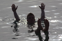 Canon EOS DIGITAL REBEL XSi, 2010:04:08 20:06:33 -- 1/800 sec, f/9.0.  No Flash.3088x2056 External Flash.