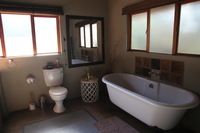 Canon EOS 5D Mark II, 2017:05:25 14:05:13 -- 1/30 sec, f/4.0.  No Flash, Compulsory.5616x3744 